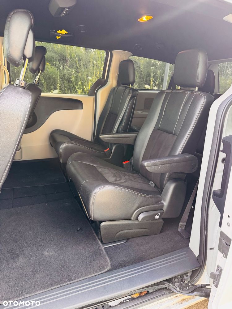 Dodge Grand Caravan - 8