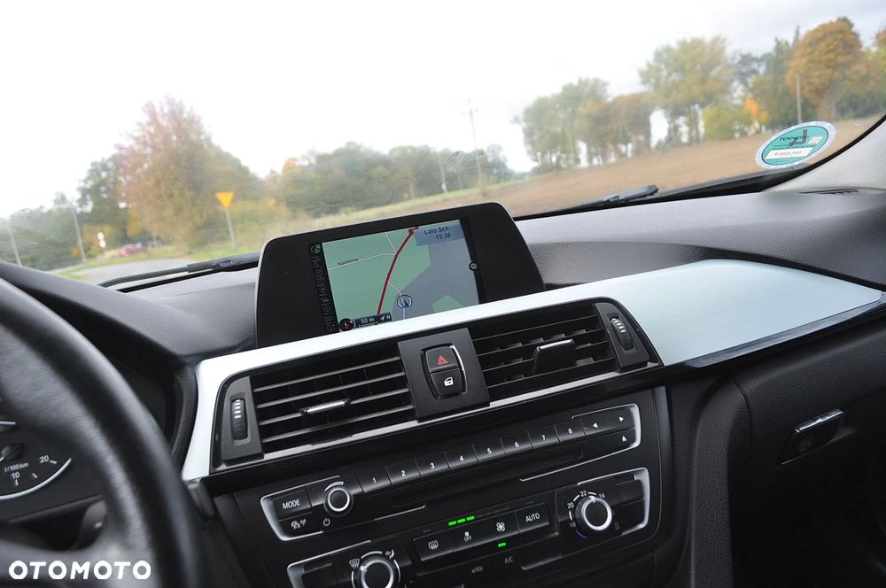 BMW Seria 3 318d Sport Line - 37