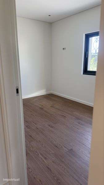Apartamento r/c T2 novo - Grande imagem: 4/6