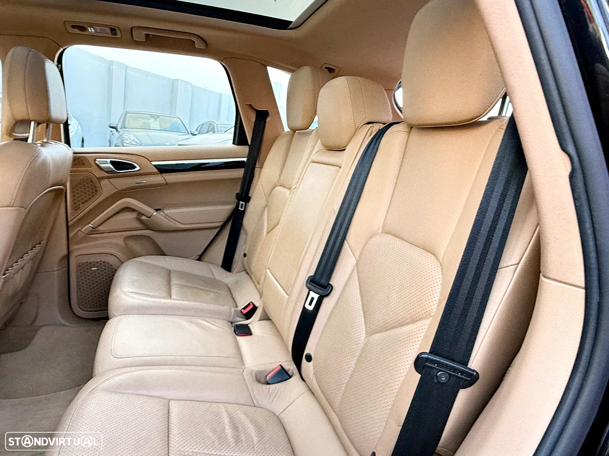 Porsche Cayenne S - 35