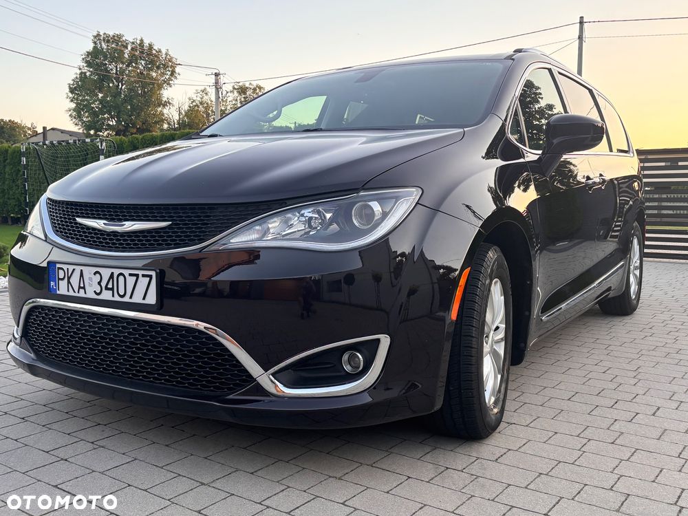 Chrysler Pacifica - 4