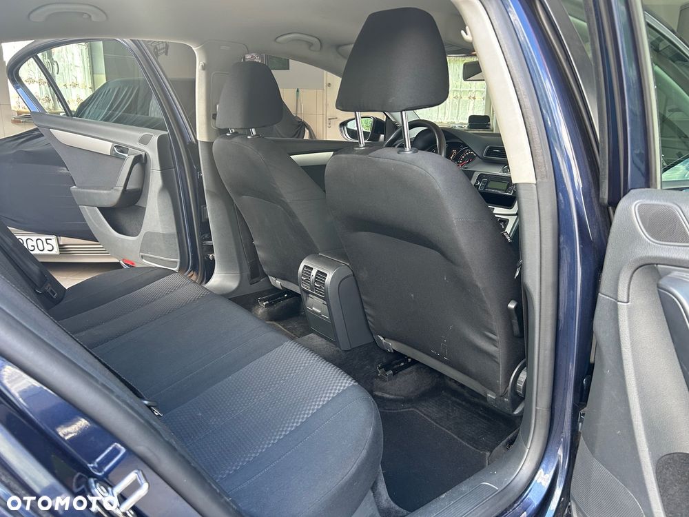 Volkswagen Passat 2.0 TDI Comfortline DSG - 14