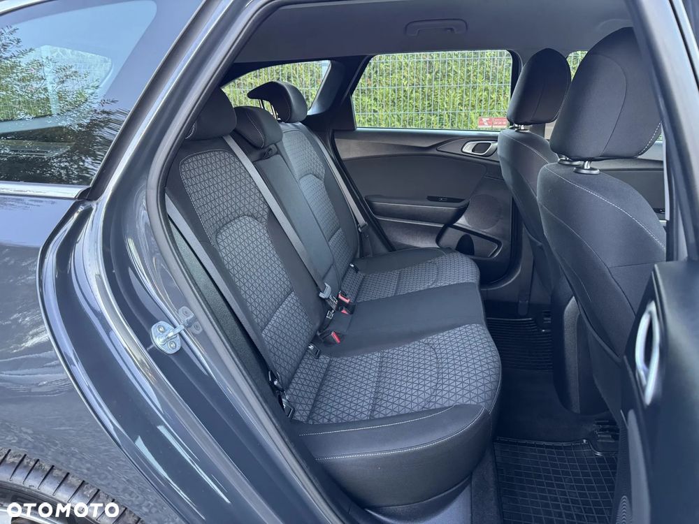Kia Ceed 1.6 CRDi mHEV M - 25