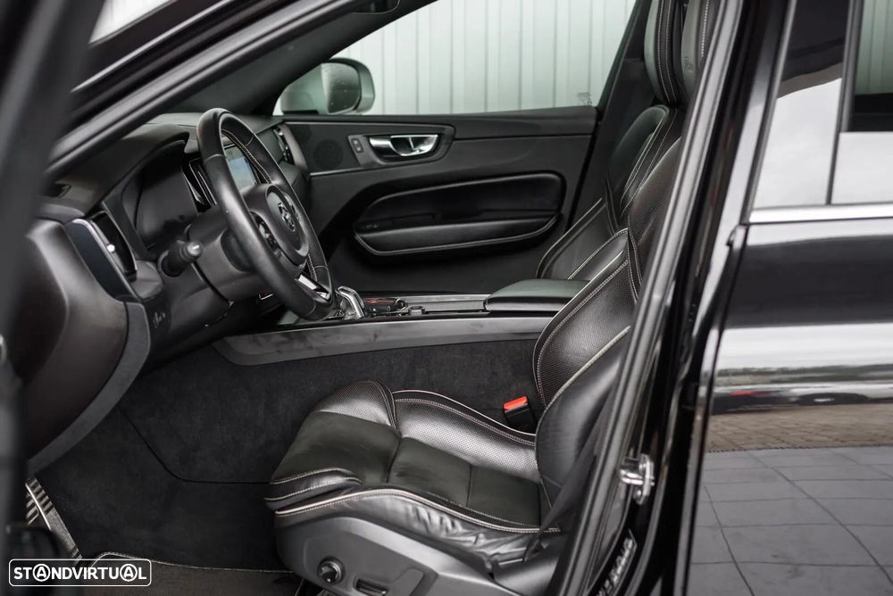 Volvo XC 60 2.0 T8 PHEV R-Design AWD - 28