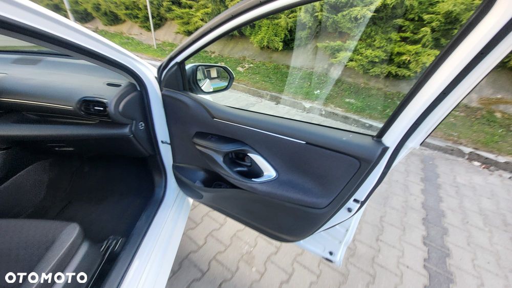 Toyota Yaris Hybrid 100 Dynamic - 16