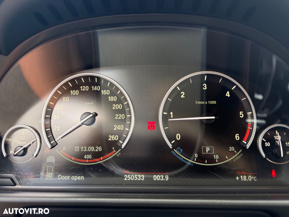BMW Seria 5 520d xDrive - 14