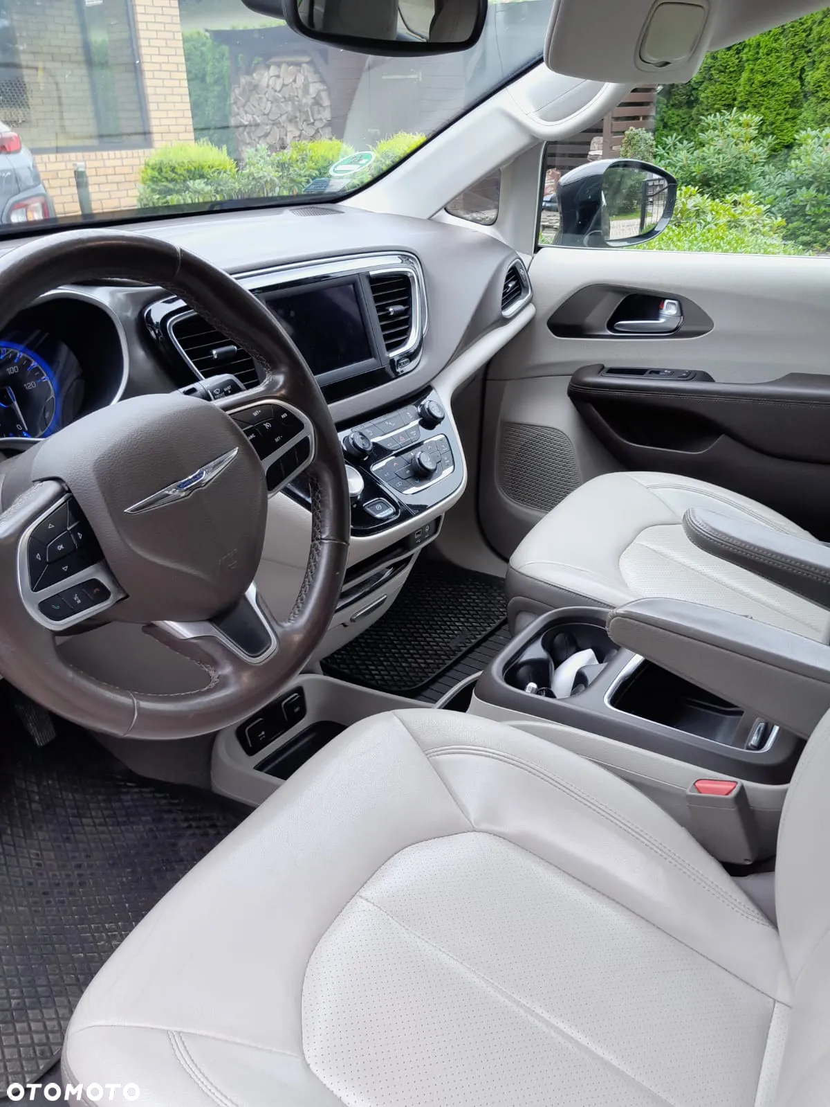Chrysler Pacifica - 3