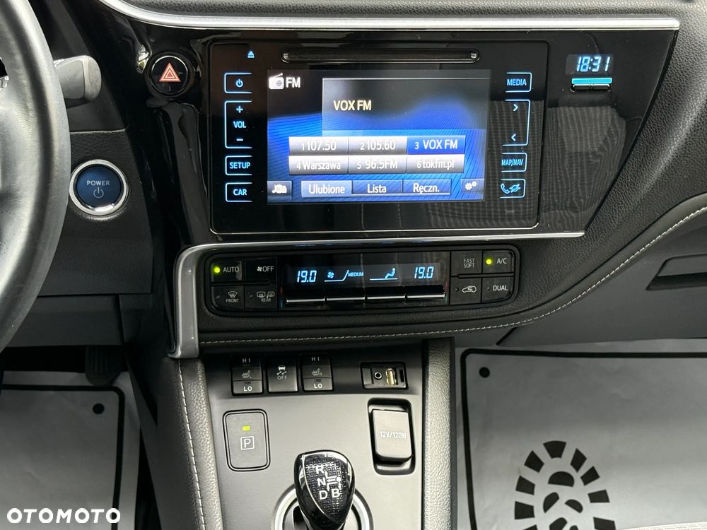 Toyota Auris Hybrid 135 Prestige - 12