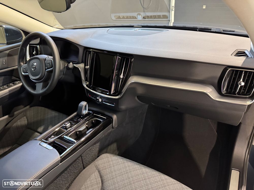Volvo V60 2.0 T6 AWD TE Core - 23
