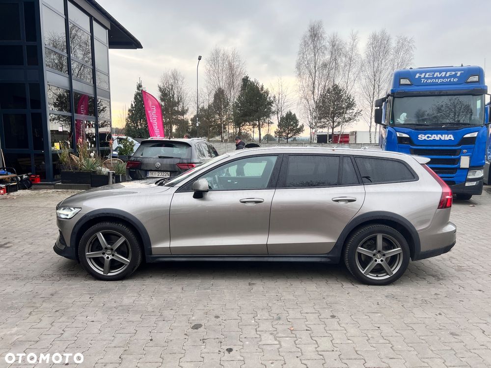 Volvo V60 Cross Country T5 AWD Geartronic Momentum Pro - 4