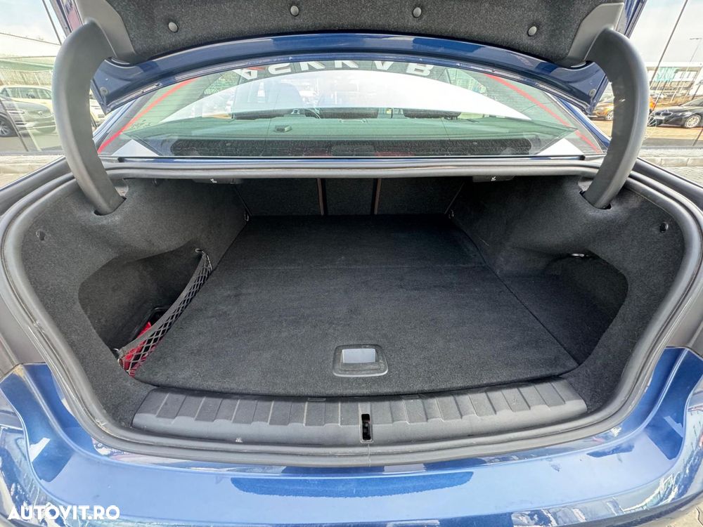 BMW Seria 3 330e AT PHEV - 33