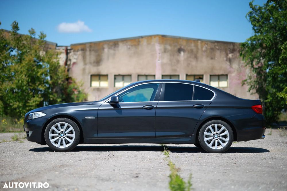 BMW Seria 5 525d xDrive - 12