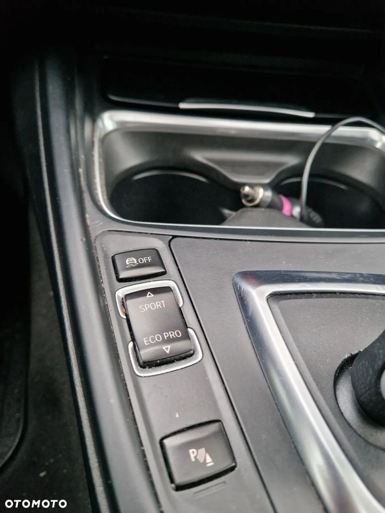 BMW Seria 3 328i Luxury Line - 15