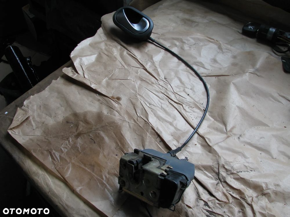 ZESTAW ZAMEK DRZWI ORAZ KLAMKA PRAWY TYŁ SPRAWNE RENAULT MEGANE II 212467 - 1