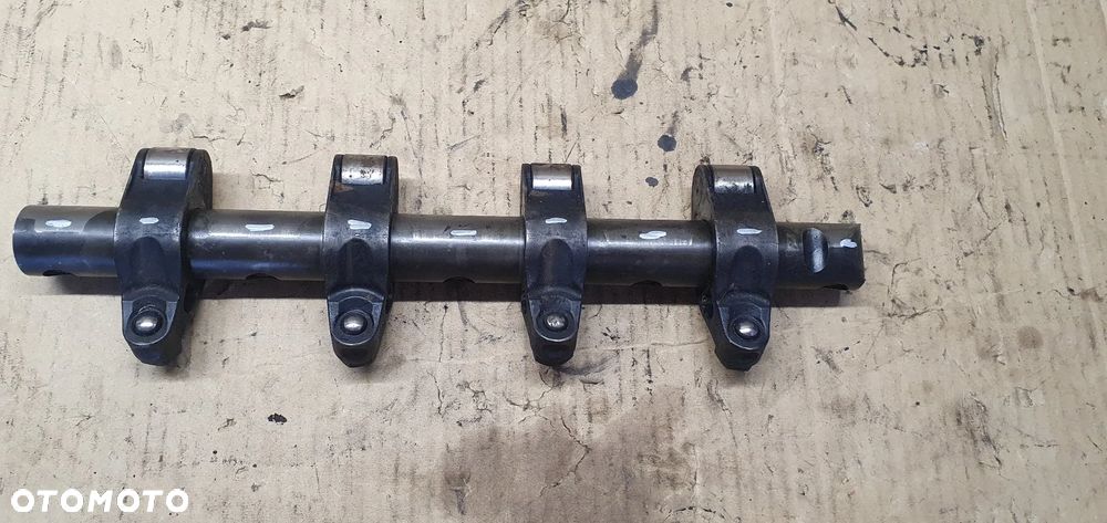 Wałek rozrządu pompowtryskiwaczy popychacze VW Passat B6 2.0 TDI - 1