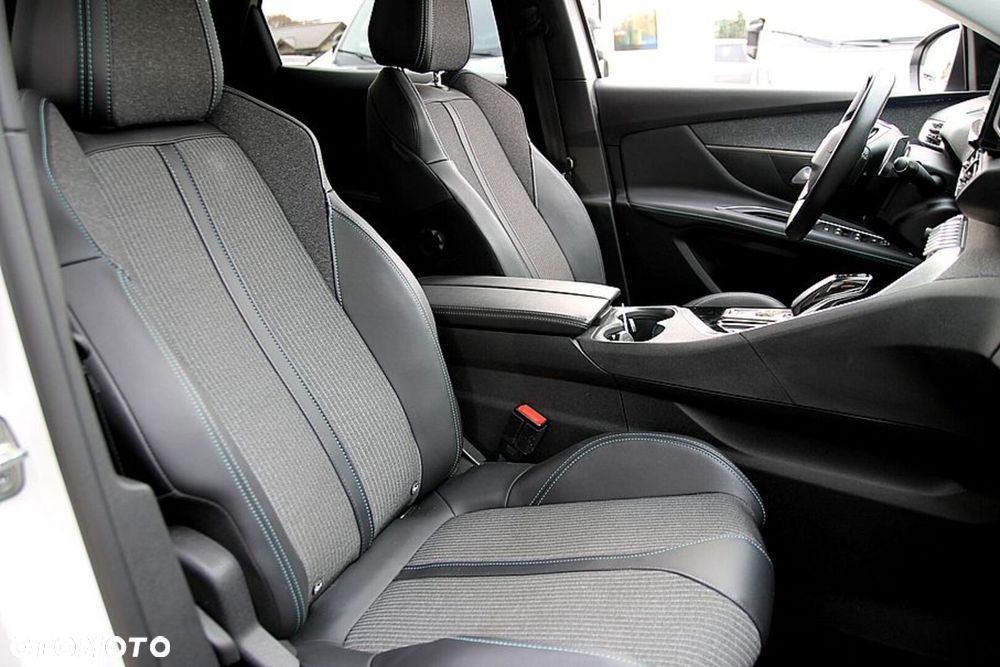 Peugeot 3008 1.2 PureTech Allure Pack S&S EAT8 - 24