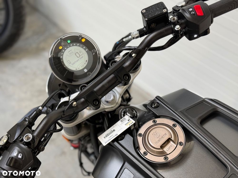 Husqvarna Svartpilen - 28