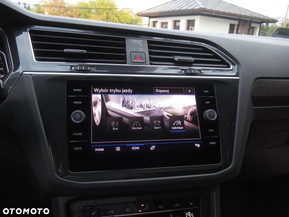 Volkswagen Tiguan 2.0 TSI 4Mot Elegance DSG - 30