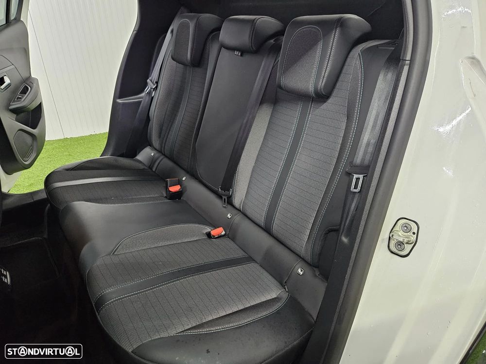 Peugeot e-208 50 kWh Allure - 23