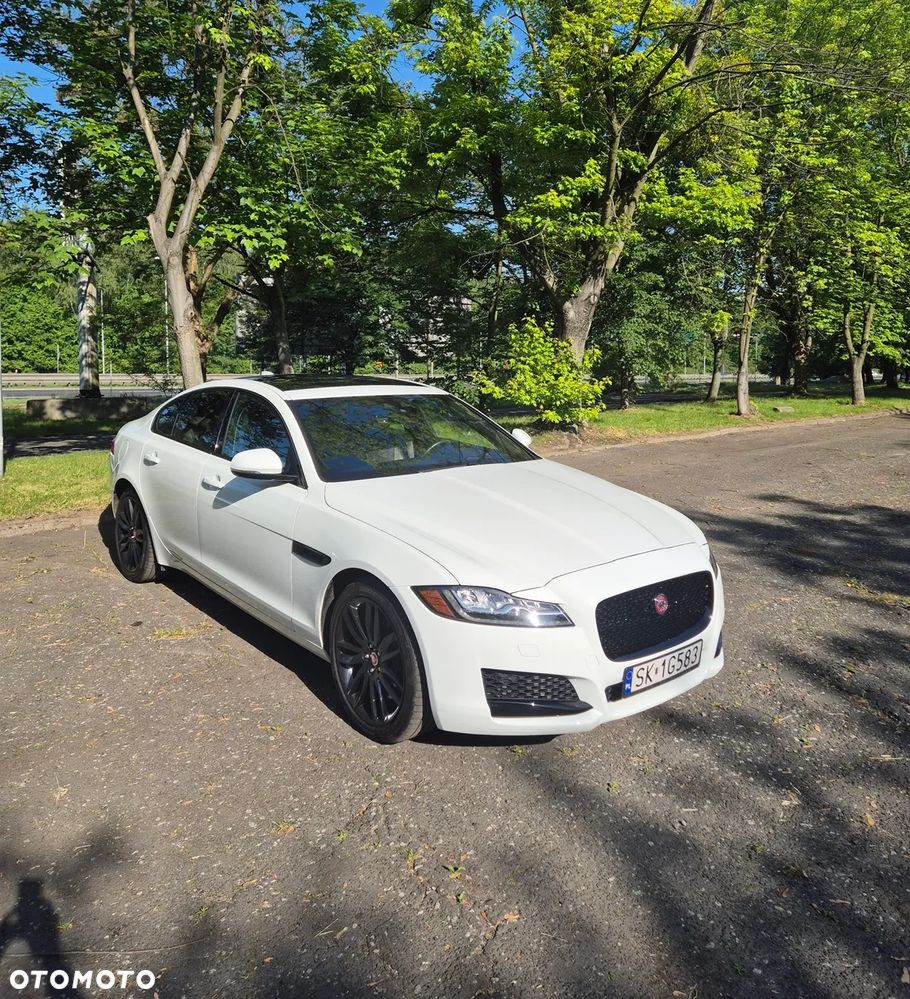 Jaguar XF 2.0 T Prestige - 12