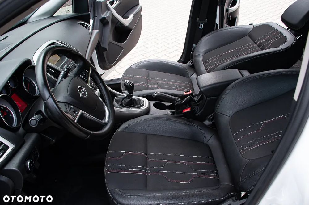 Opel Astra 1.6 Turbo 150 Jahre - 27