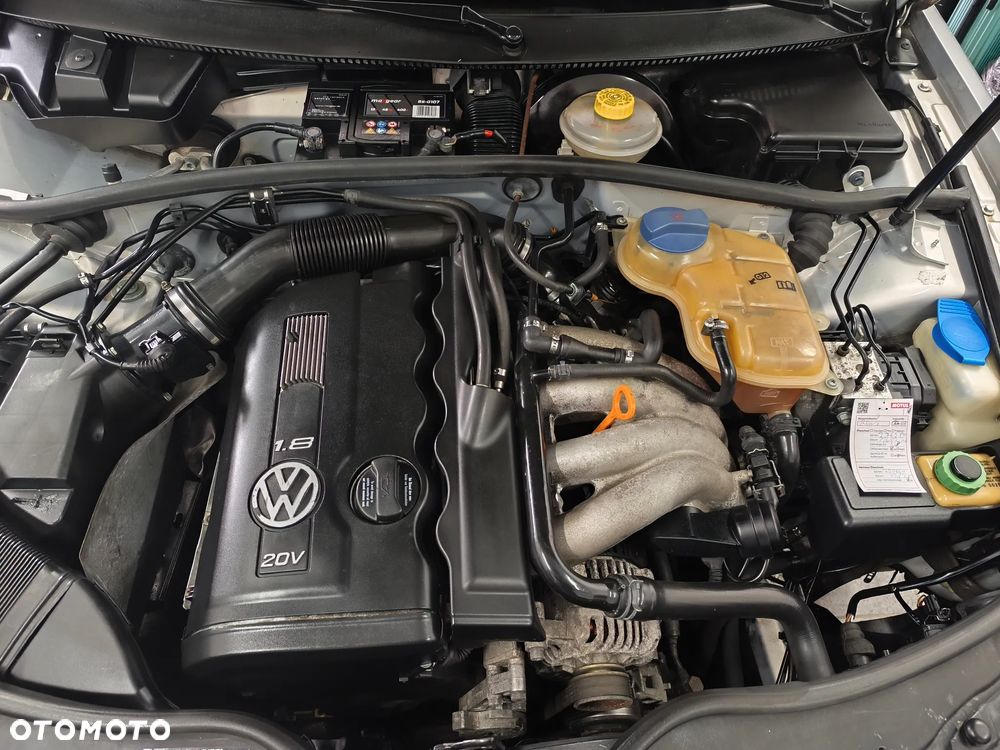 Volkswagen Passat 1.8 Comfortline - 16