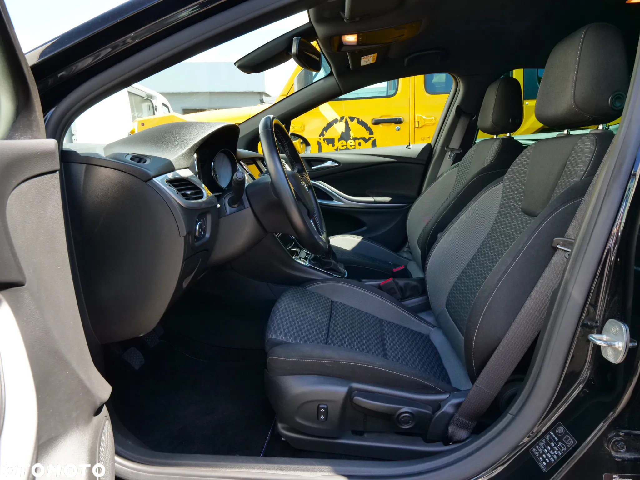 Opel Astra V 1.2 T GS Line S&S - 18