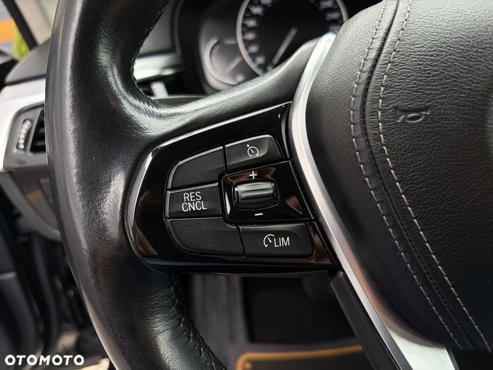 BMW Seria 5 520d - 24