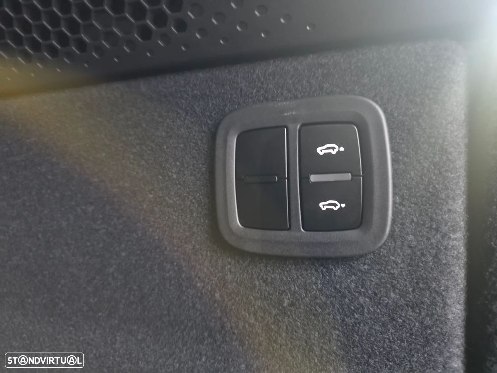 Porsche Macan Electric 4 - 17