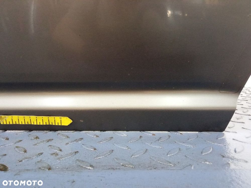 TOYOTA AVENSIS II T25 KOMBI DRZWI TYŁ LEWE 1E5 - 8