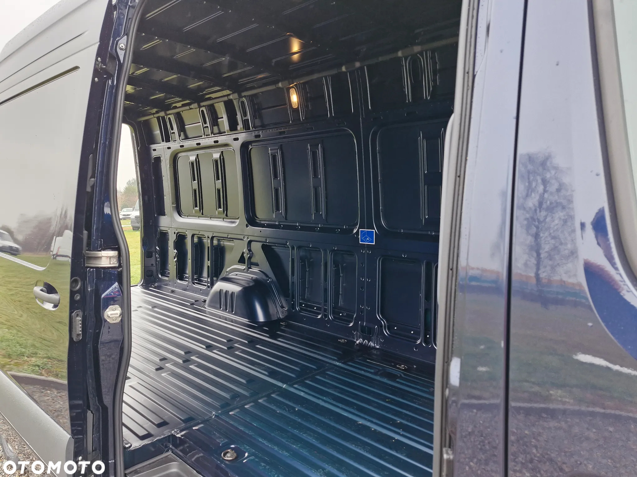 Mercedes-Benz Sprinter 319 - 12