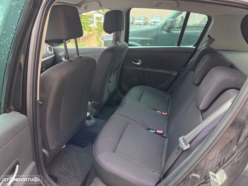 Renault Clio 1.2 16V Dynamique S - 8