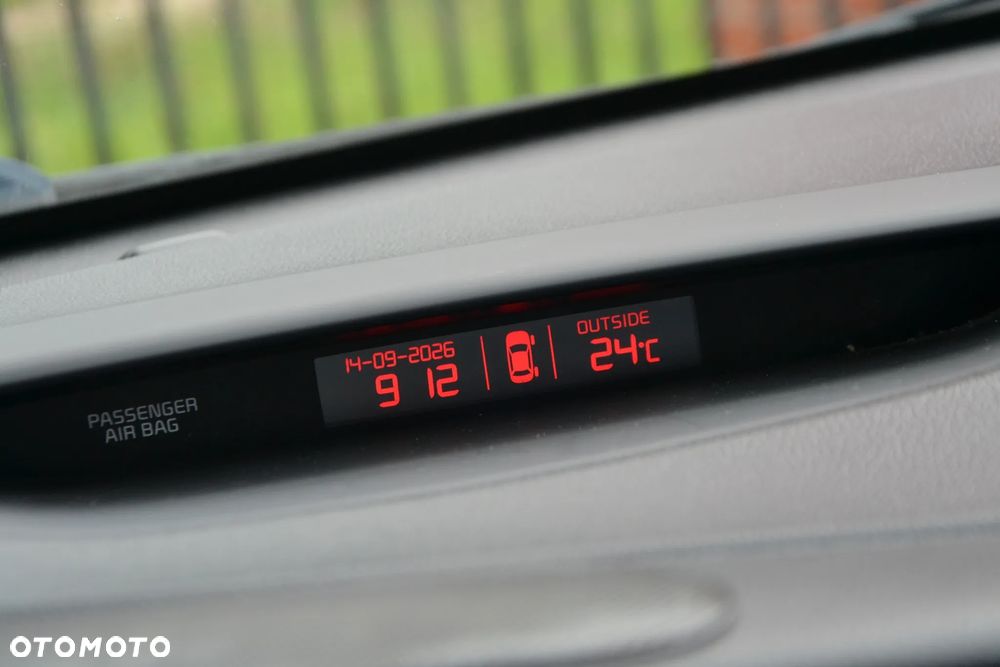 Kia Ceed 1.6 GDI Dream Team Edition - 33