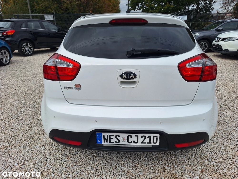 Kia Rio 1.4 Fifa World Cup Edition - 10