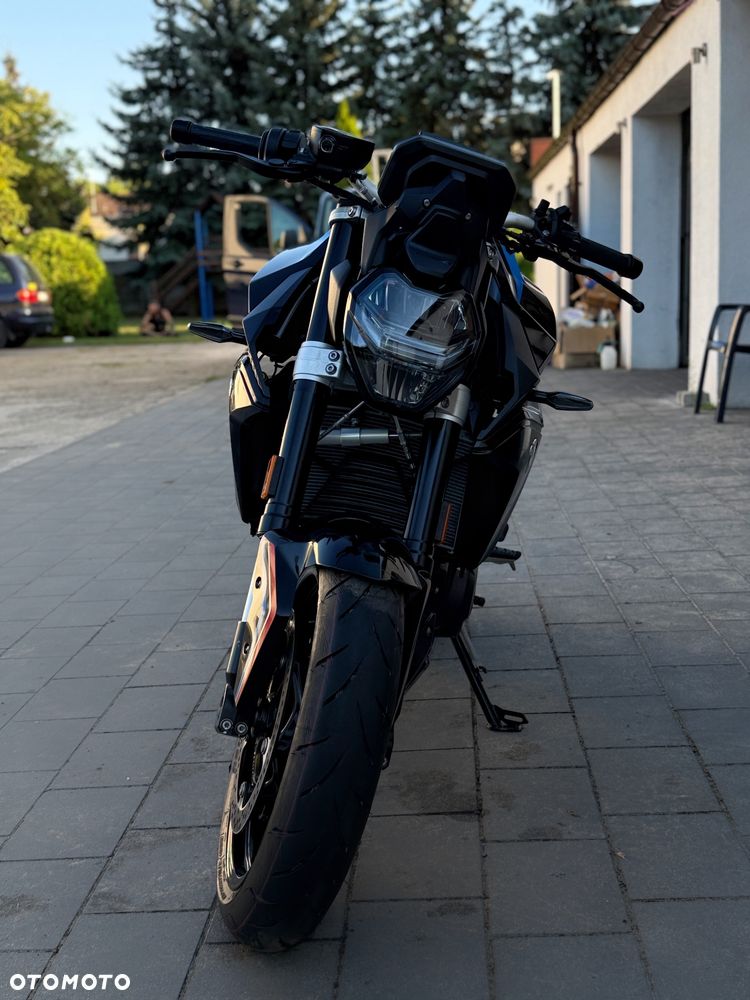 BMW F - 5