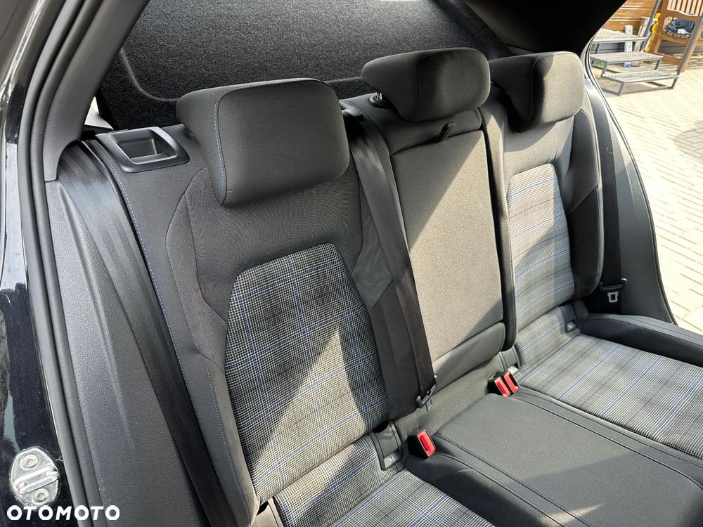 Volkswagen Golf - 26