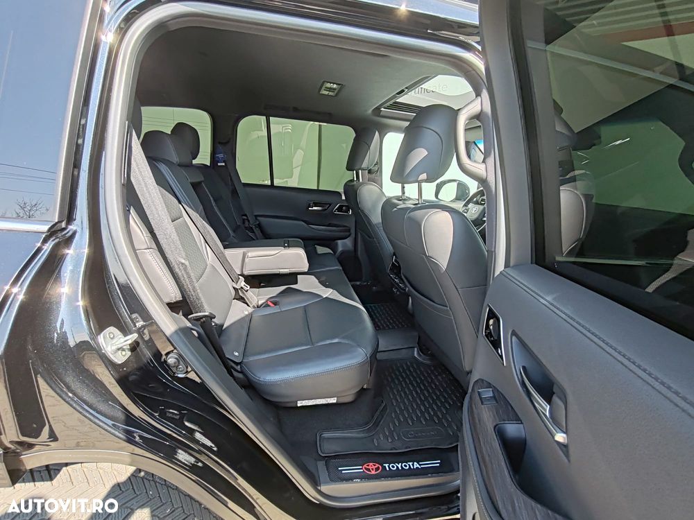 Toyota Land Cruiser 300 - 8