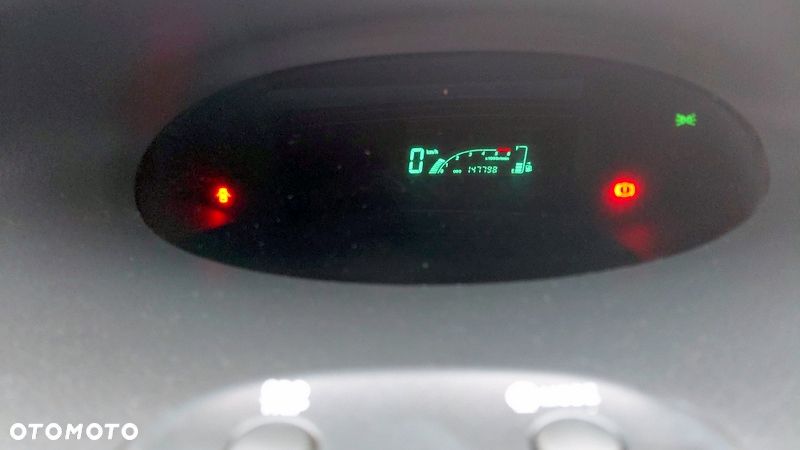 Toyota Yaris 1.4 D-4D - 13