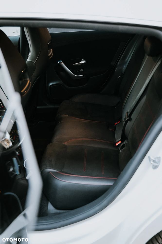 Mercedes-Benz CLA 180 AMG Line 7G-DCT - 27