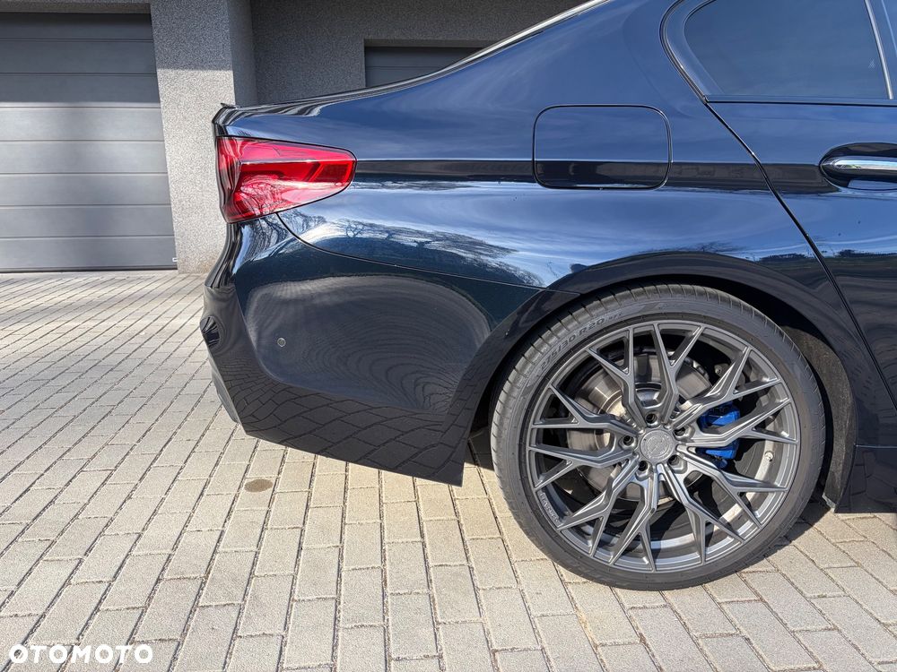 BMW Seria 5 M550i xDrive sport - 9