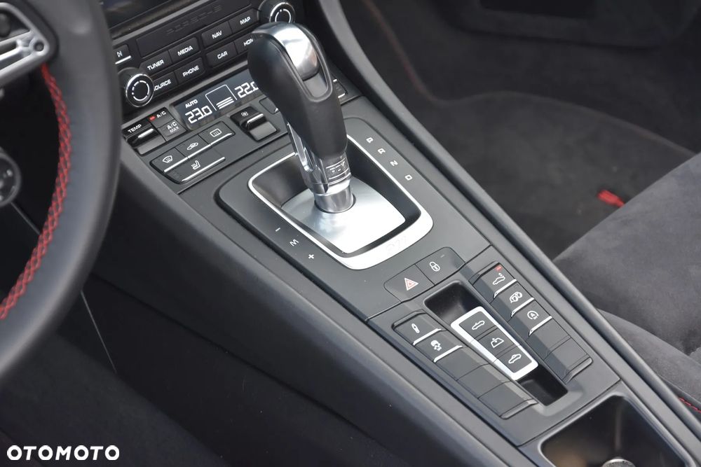 Porsche 911 Carrera 4 GTS PDK - 24