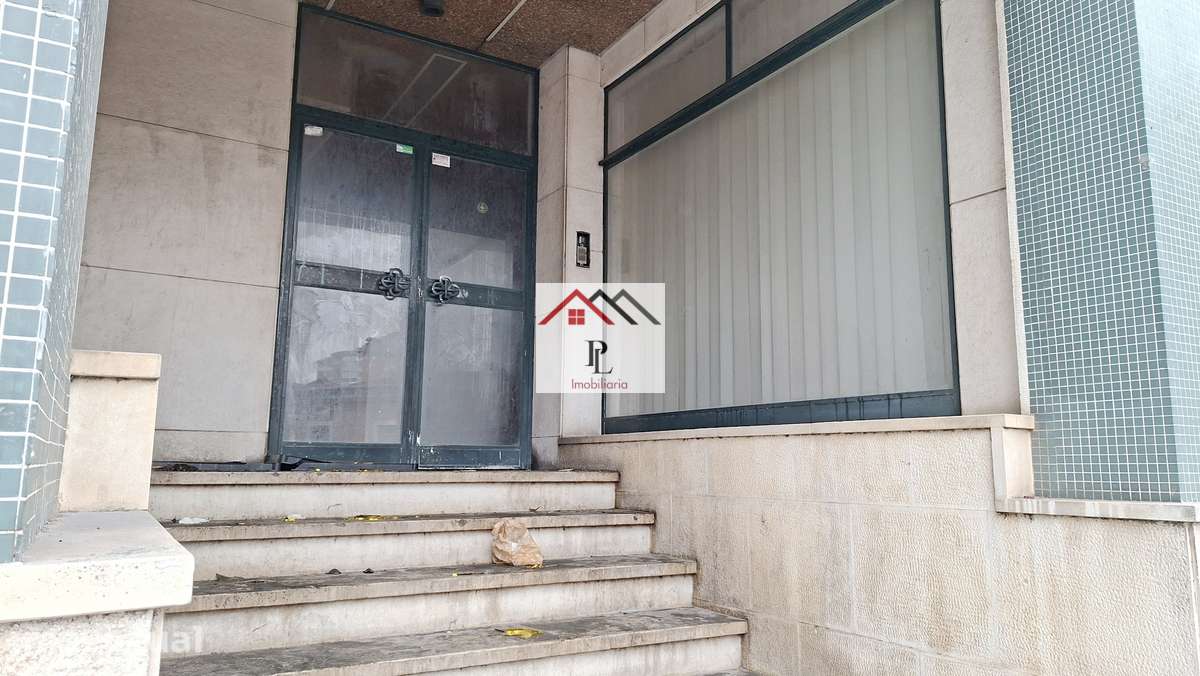 Loja com 550m2 de àrea, bem localizada | Coimbra - Grande imagem: 3/20