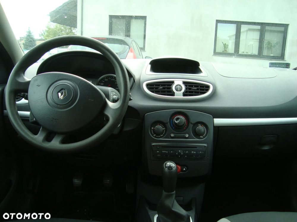 Renault Clio - 10