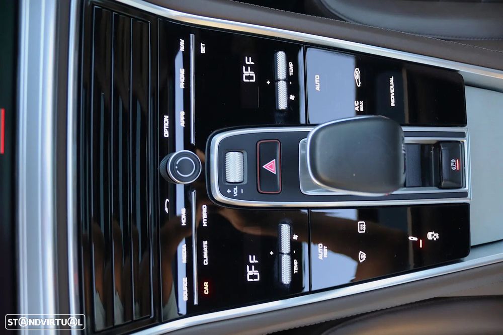 Porsche Panamera 4 E-Hybrid - 30
