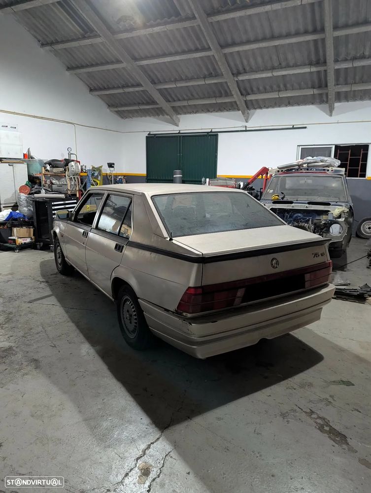 Alfa Romeo 75 - 2