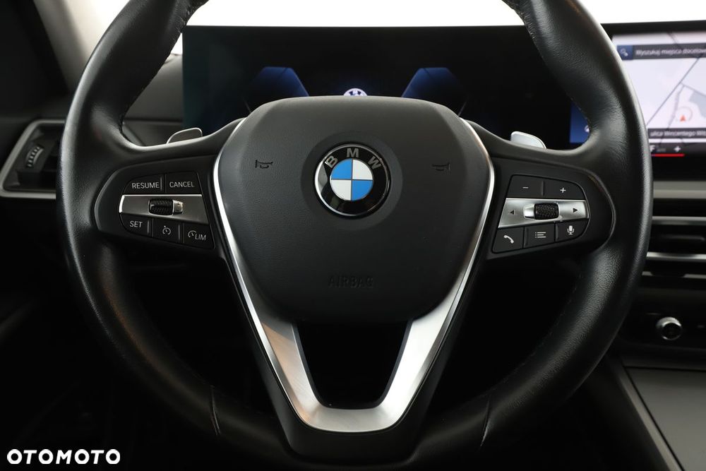 BMW Seria 3 318d mHEV - 32
