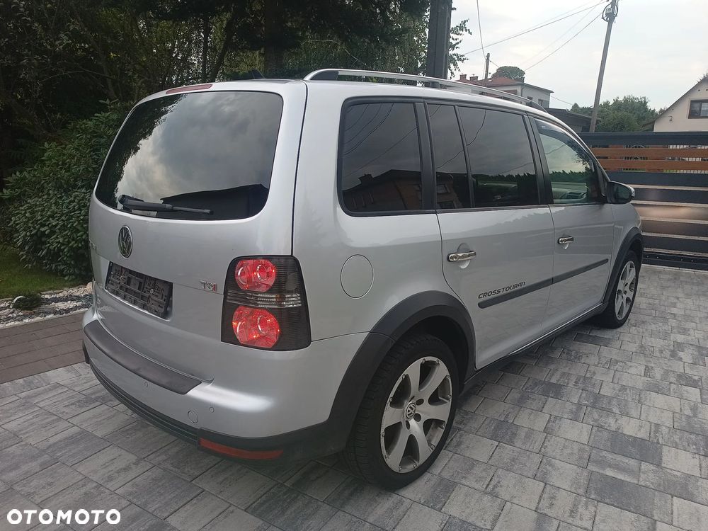 Volkswagen Touran - 10