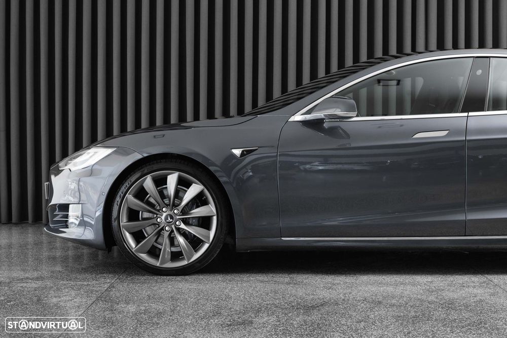 Tesla Model S - 7