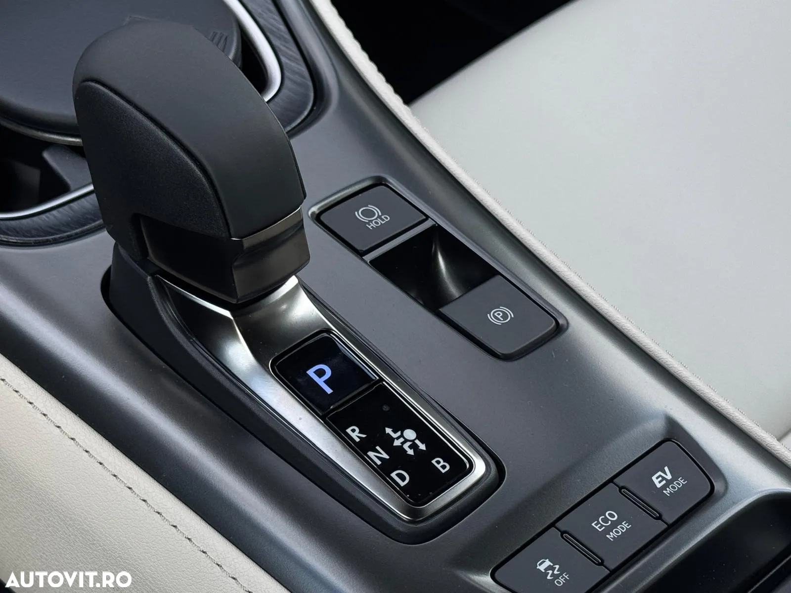 Lexus LBX 1.5 HEV 4x2 CVT Elegant - 14