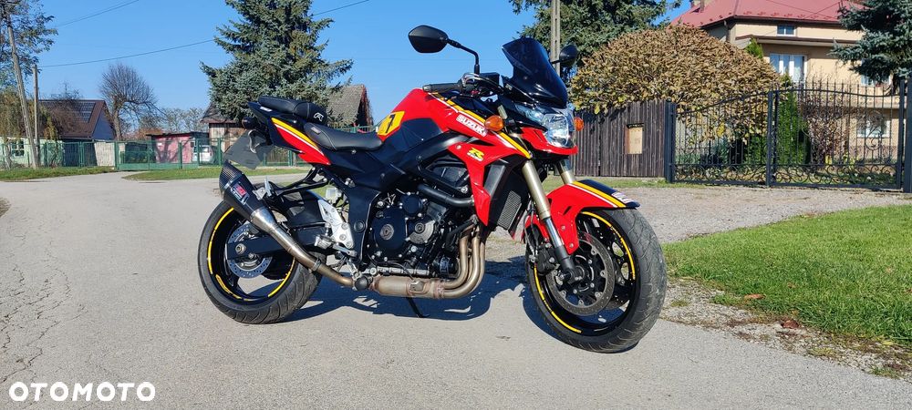 Suzuki GSR - 4